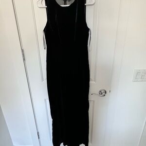 Zara velvet pantsuit with see though accent at the back size S in good condition